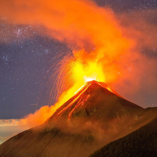 Volcán de Fuego en erupción